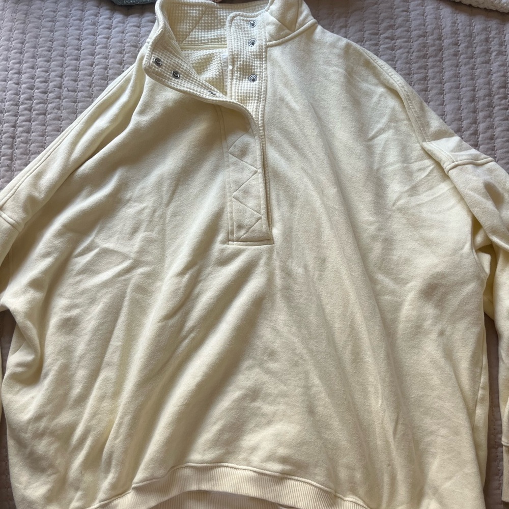 AERIE Cream yellow sweater
Never worn!
Super Comfy
